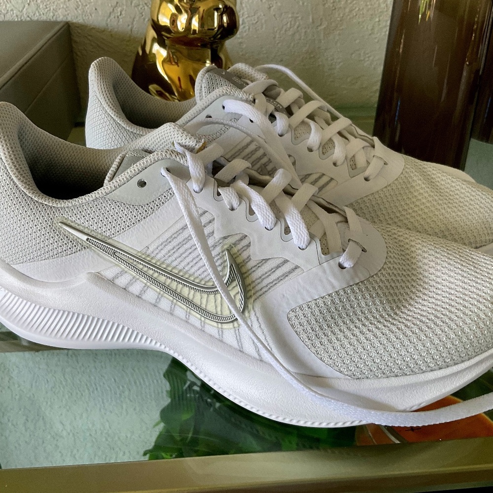 New! Womens Nike Downshifter 6463 White 6.5 Sneakers